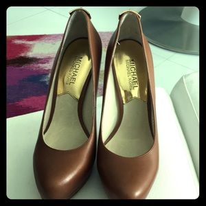 Michael kors camel pumps size 6. 41/2” heel.